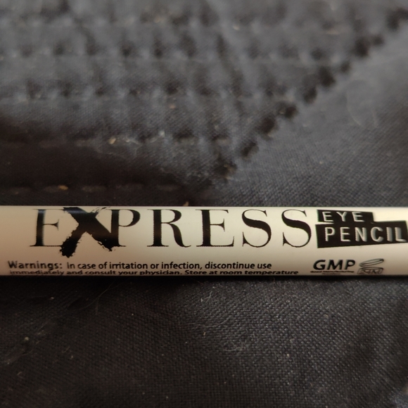 Farmasi make up combo - Picture 4 of 12